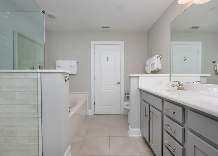 Phoenix Gulf Towers 808 Apartment